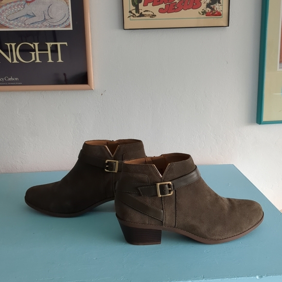 🌲Vionic Women's Farrah Olive Green Leather Suede Ankle Boots 9.5 - Picture 3 of 12